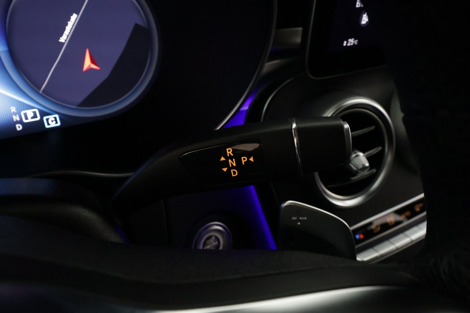 Mercedes-Benz GLC 2021 300 de 4MATIC AMG EQ Power * Distronic / LED-High Performance / P.kamera / Sportpenkit / Navi / Kaistavahti * - Akku kuntotarkastettu SoH 89% / Kahdet renkaat - Osta nyt, maksa vasta ensi vuonna