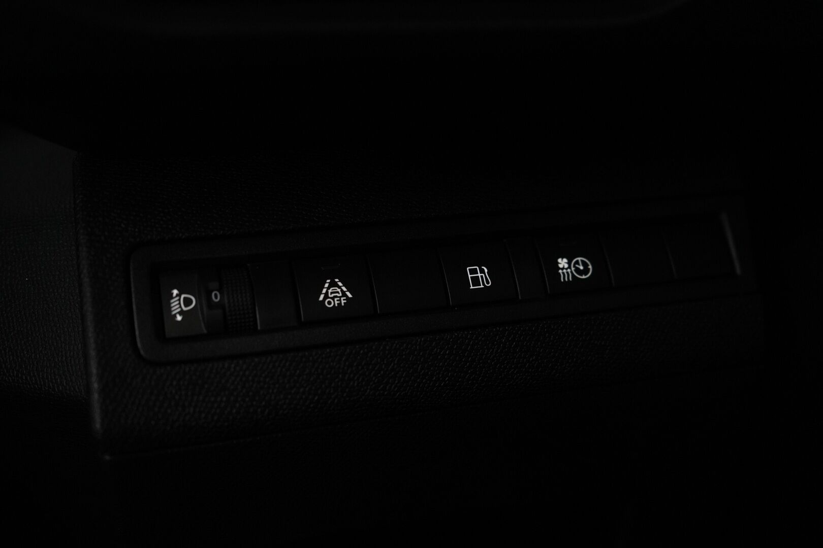 PEUGEOT 3008 2021 Hybrid4 300hv AWD EAT8-aut. - 3,99 % KORKOTARJOUS TÄHÄN AUTOON - 31.5. ASTI! - Katso hinta! / Facelift / Sporttipenkit / Koukku / Peruutuskamera / KeylessGo / Navi