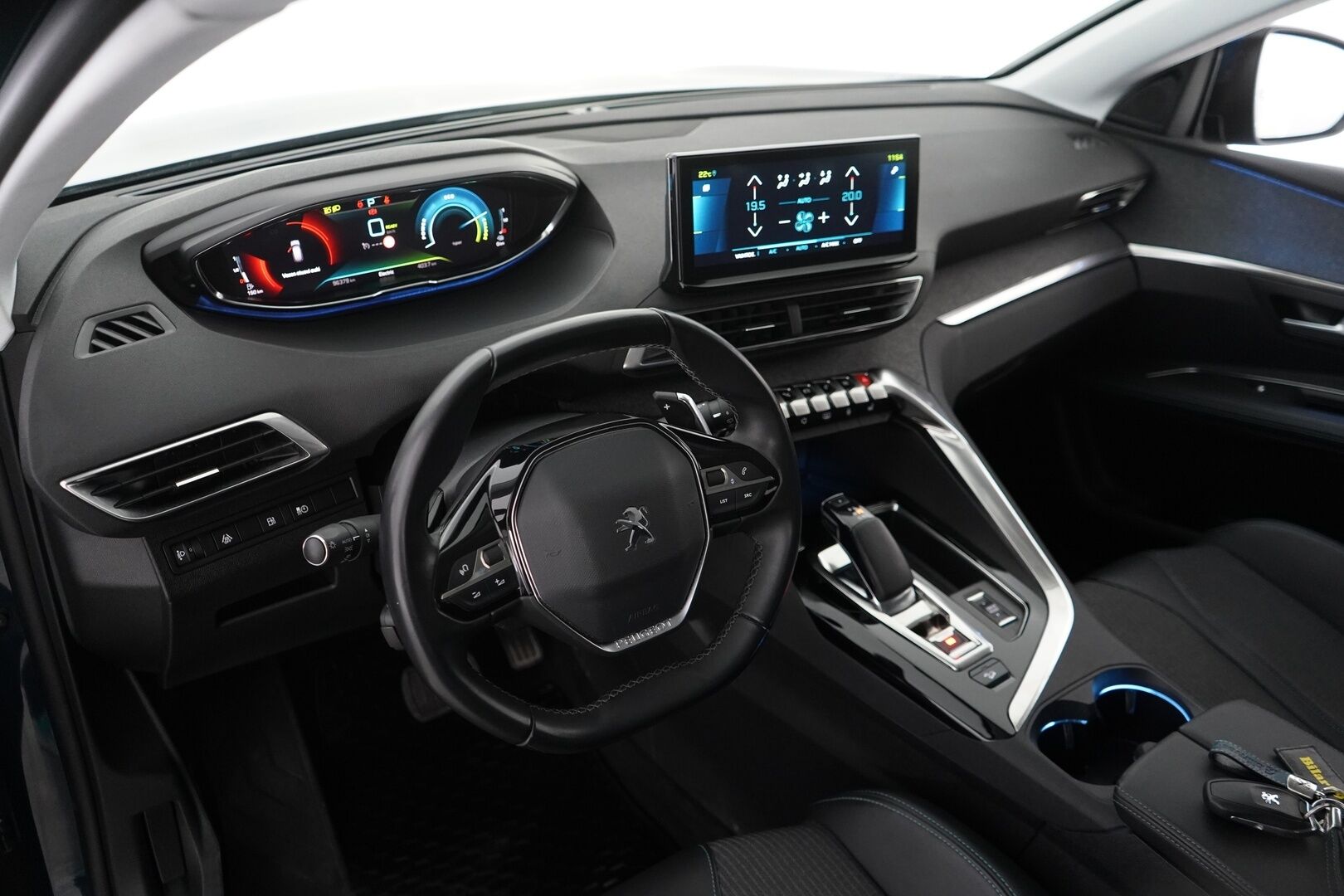 PEUGEOT 3008 2021 Hybrid4 300hv AWD EAT8-aut. - 3,99 % KORKOTARJOUS TÄHÄN AUTOON - 31.5. ASTI! - Katso hinta! / Facelift / Sporttipenkit / Koukku / Peruutuskamera / KeylessGo / Navi