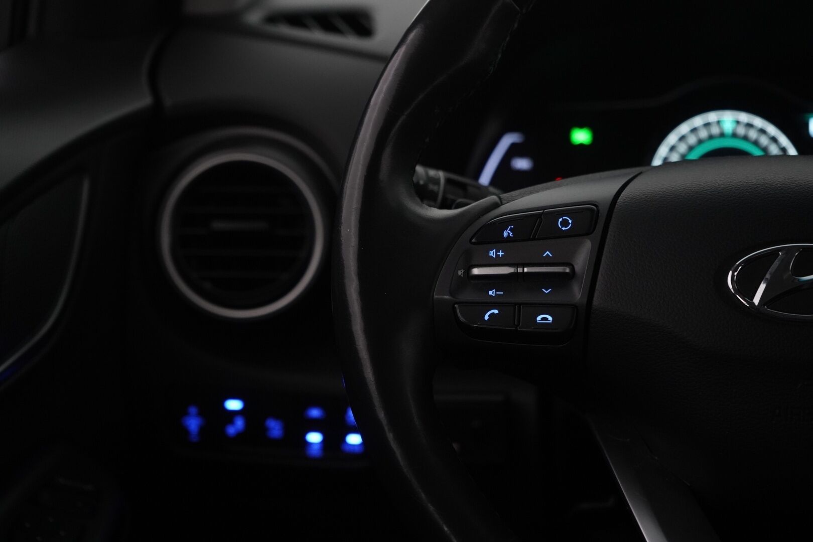 HYUNDAI KONA 2019 electric 64 kWh 204 hv Style - SUOMEN EDULLISIN 64kWh! / Adapt.Vakkari / Ilmastoidut nahat / KRELL / Lämpöpumppu / P-Kamera / HUD / Sähköpenkit