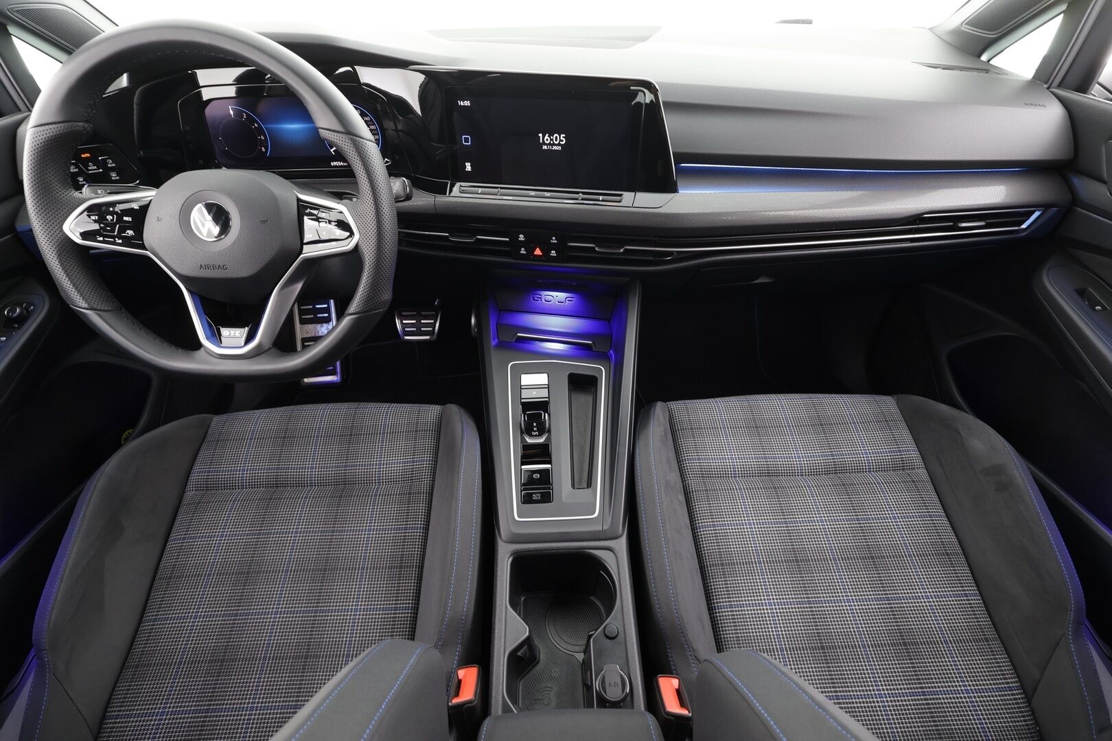 Volkswagen Golf 2021 GTE 180 kW (PHEV) DSG * ACC / LED / P.Kamera / Digimittaristo / Navi / Kaistavahti / Keyless * - 2x Latauskaapelit / Kahdet renkaat - HULLU BLACKWEEK KORKOTARJOUS 2,49%