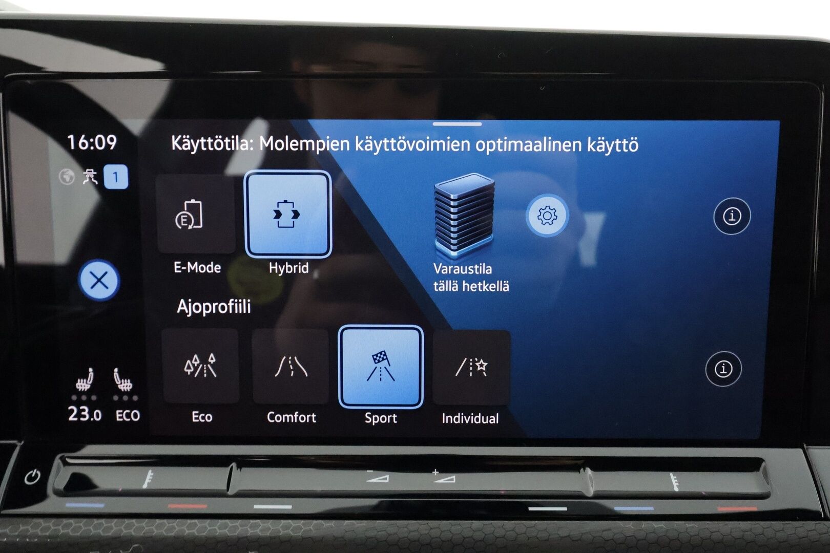 Volkswagen Golf 2021 GTE 180 kW (PHEV) DSG * ACC / LED / P.Kamera / Digimittaristo / Navi / Kaistavahti / Keyless * - 2x Latauskaapelit / Kahdet renkaat - HULLU BLACKWEEK KORKOTARJOUS 2,49%