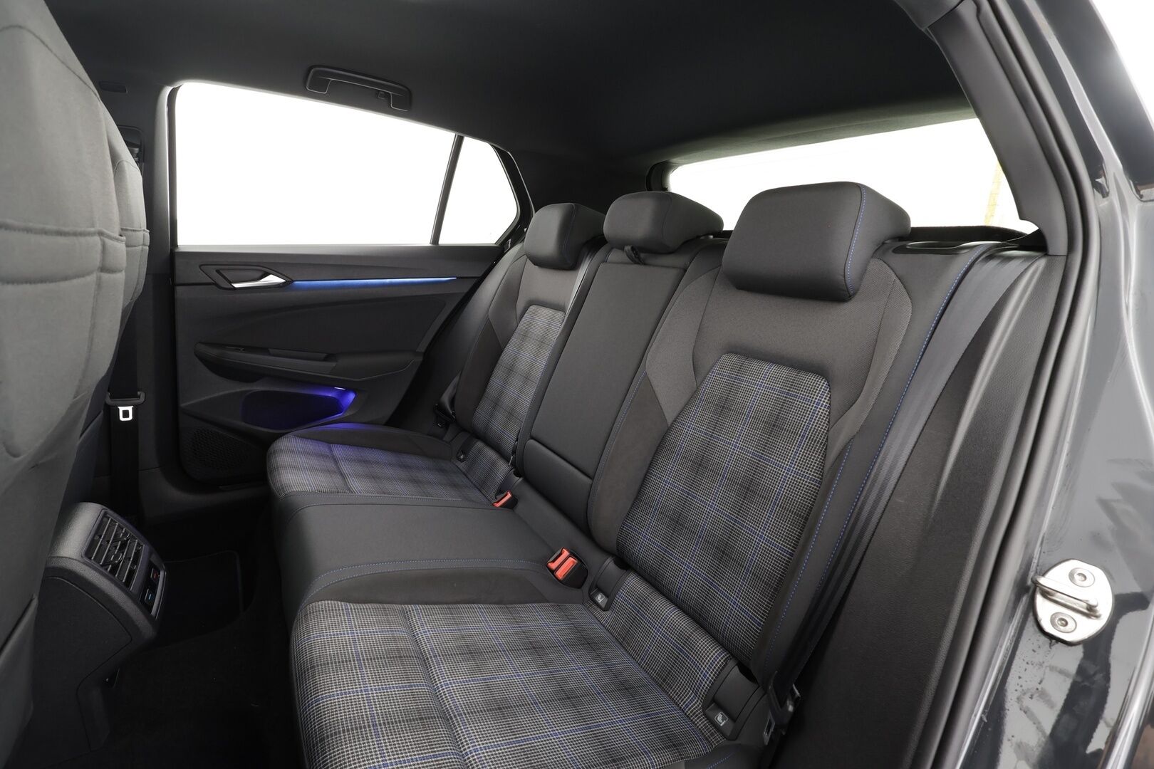 Volkswagen Golf 2021 GTE 180 kW (PHEV) DSG * ACC / LED / P.Kamera / Digimittaristo / Navi / Kaistavahti / Keyless * - 2x Latauskaapelit / Kahdet renkaat - HULLU BLACKWEEK KORKOTARJOUS 2,49%