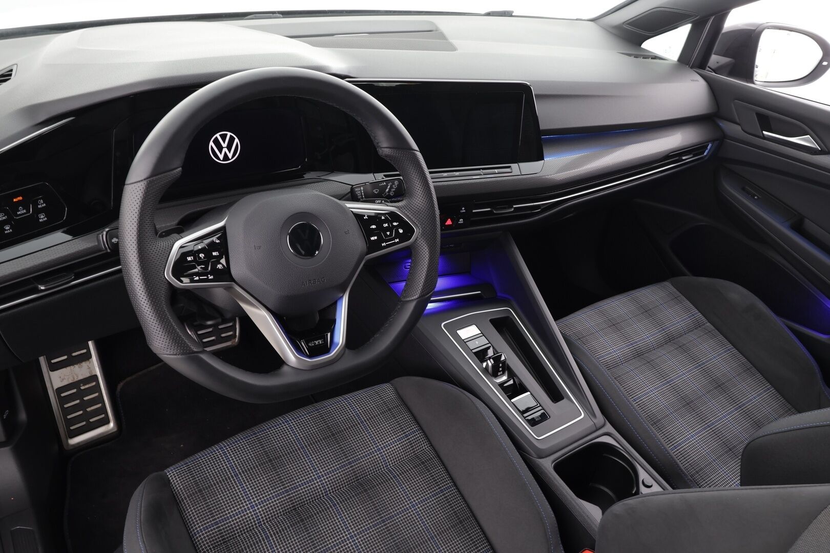 Volkswagen Golf 2021 GTE 180 kW (PHEV) DSG * ACC / LED / P.Kamera / Digimittaristo / Navi / Kaistavahti / Keyless * - 2x Latauskaapelit / Kahdet renkaat - HULLU BLACKWEEK KORKOTARJOUS 2,49%