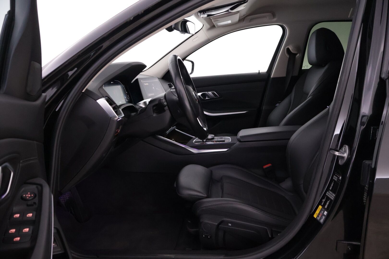 BMW 330 2021 G21 Touring 330e xDrive Business Sport *P-Kamera / Digimittari / Vakkari / Premium Audio / S.lisälämmitin / Sporttipenkit / Navi / S.Luukku* - *Kahdet asialliset renkaat ja vanteet / Asiallisesti huollettu!* - HULLUT AVAJAISHULINAT KORKOTARJOUS 3,29 %