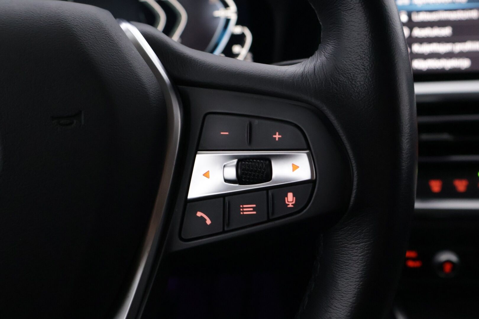 BMW 330 2021 G21 Touring 330e xDrive Business Sport *P-Kamera / Digimittari / Vakkari / Premium Audio / S.lisälämmitin / Sporttipenkit / Navi / S.Luukku* - *Kahdet asialliset renkaat ja vanteet / Asiallisesti huollettu!* - HULLUT AVAJAISHULINAT KORKOTARJOUS 3,29 %