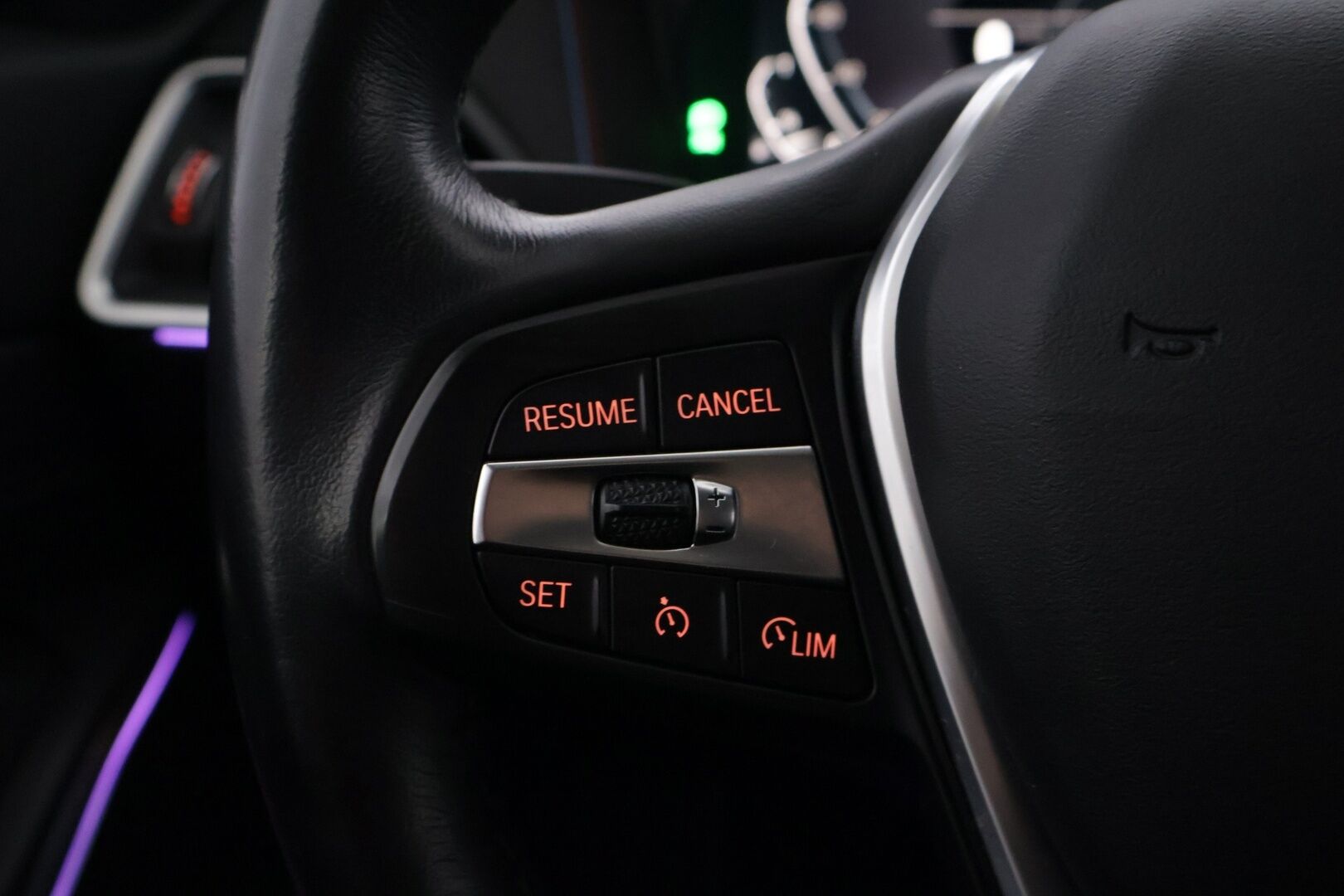 BMW 330 2021 G21 Touring 330e xDrive Business Sport *P-Kamera / Digimittari / Vakkari / Premium Audio / S.lisälämmitin / Sporttipenkit / Navi / S.Luukku* - *Kahdet asialliset renkaat ja vanteet / Asiallisesti huollettu!* - HULLUT AVAJAISHULINAT KORKOTARJOUS 3,29 %