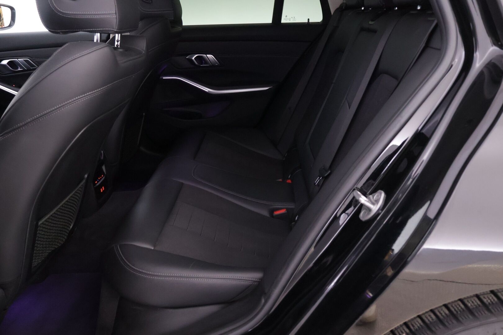 BMW 330 2021 G21 Touring 330e xDrive Business Sport *P-Kamera / Digimittari / Vakkari / Premium Audio / S.lisälämmitin / Sporttipenkit / Navi / S.Luukku* - *Kahdet asialliset renkaat ja vanteet / Asiallisesti huollettu!* - HULLUT AVAJAISHULINAT KORKOTARJOUS 3,29 %