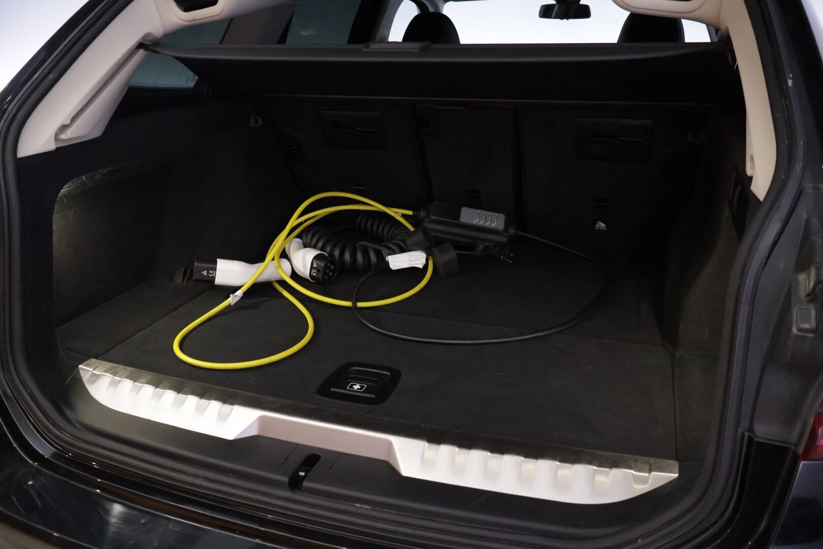 BMW 330 2021 G21 Touring 330e xDrive Business Sport *P-Kamera / Digimittari / Vakkari / Premium Audio / S.lisälämmitin / Sporttipenkit / Navi / S.Luukku* - *Kahdet asialliset renkaat ja vanteet / Asiallisesti huollettu!* - HULLUT AVAJAISHULINAT KORKOTARJOUS 3,29 %