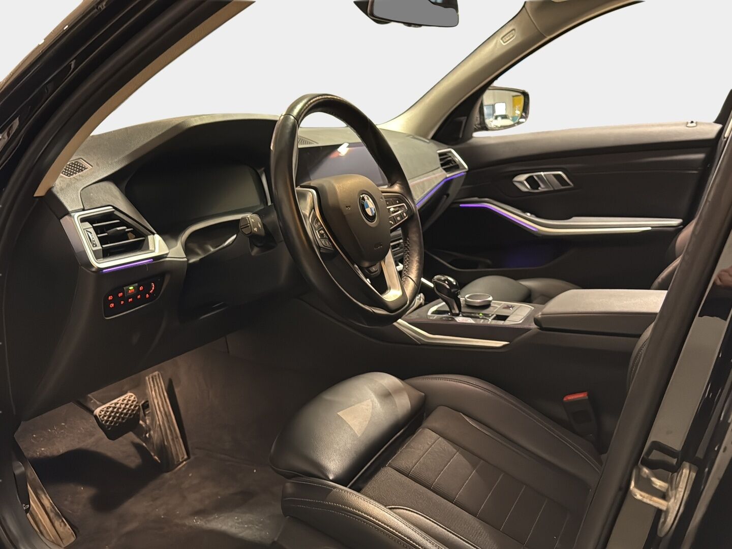 BMW 330 2021 G21 Touring 330e xDrive Business Sport *Vakionopeudensäädin / Premium Audio / P.kamera / S.lisälämmitin / Sporttipenkit / Navi / S.Luukku* - *Kahdet asialliset renkaat ja vanteet / Asiallisesti huollettu!*