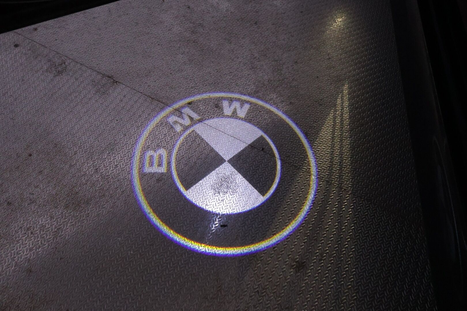 BMW 330 2021 G21 Touring 330e xDrive Business Sport *P-Kamera / Digimittari / Vakkari / Premium Audio / S.lisälämmitin / Sporttipenkit / Navi / S.Luukku* - *Kahdet asialliset renkaat ja vanteet / Asiallisesti huollettu!* - HULLUT AVAJAISHULINAT KORKOTARJOUS 3,29 %