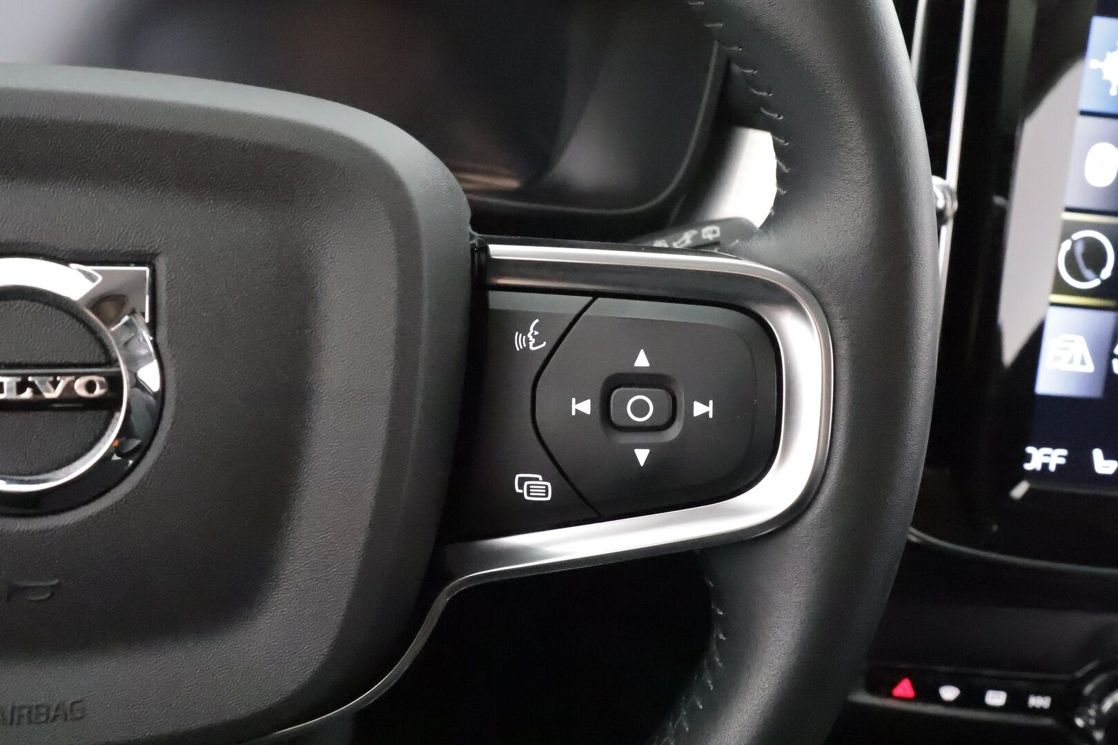 Volvo XC40 2021 T4 TwE Inscription Expression aut R-Design - Lisälämmitin | ACC | 360-Kamera | Adapt.LED | BLIS | Navi | Sporttipenkit | Apple&Android!