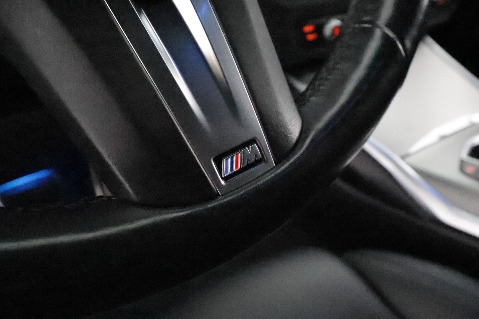 BMW 330 2022 G21 Touring 330e xDrive A Charged Edition M-Sport *ACC / P.tutkat / LED / Navi / Sporttipenkit* - Kahdet renkaat aluvanteilla - Osta nyt, maksa vasta ensi vuonna