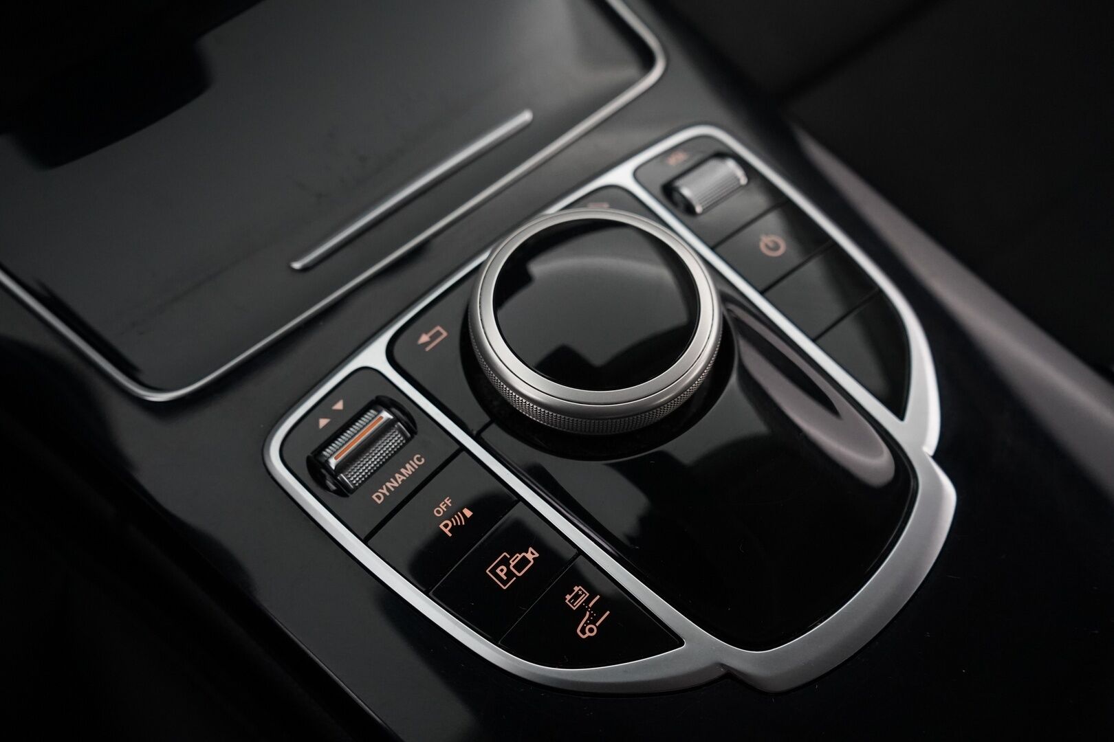 MERCEDES-BENZ C 2021 300 e 4MATIC A Business Edition EQ Power / Adapt.Vakkari / Koukku / Peruutuskamera / Laaja Navi / Puolinahat / Sporttipenkit *