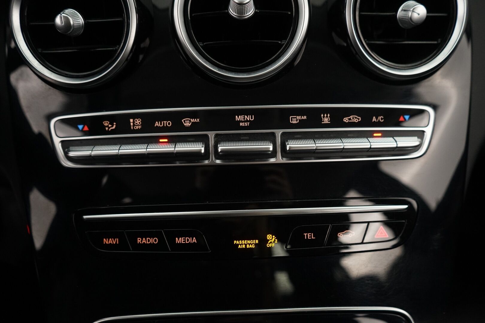 MERCEDES-BENZ C 2021 300 e 4MATIC A Business Edition EQ Power / Adapt.Vakkari / Koukku / Peruutuskamera / Laaja Navi / Puolinahat / Sporttipenkit *