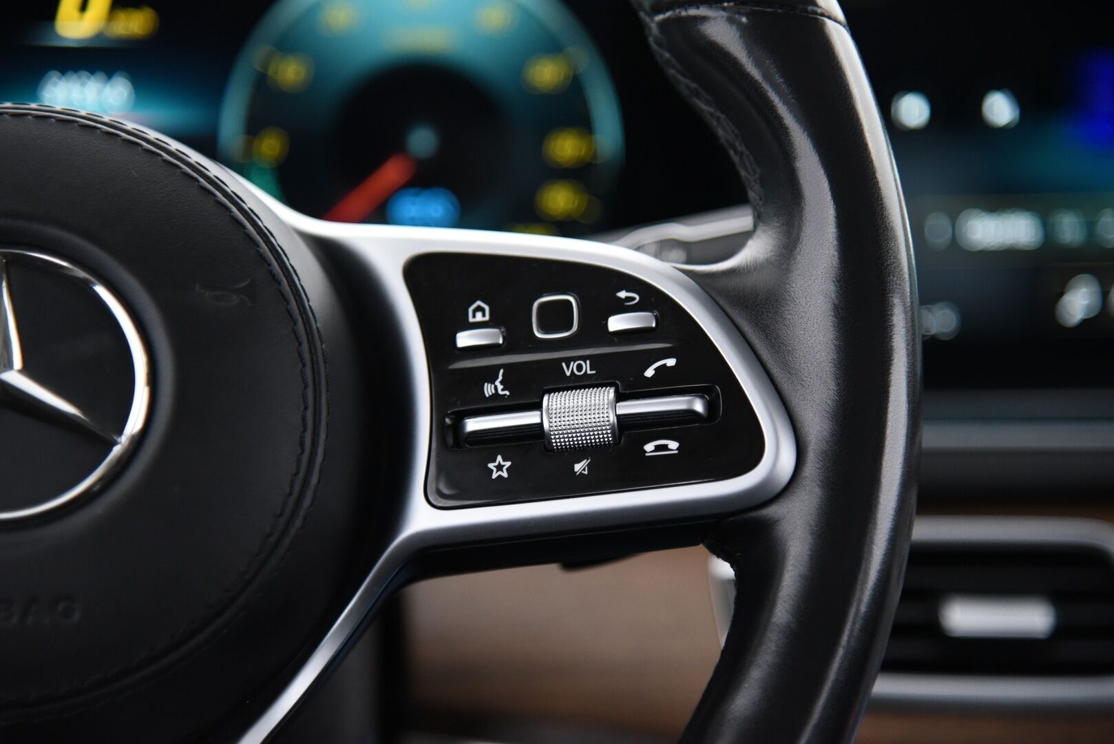 Mercedes-Benz GLE 2021 350 de 4MATIC EQ Power AMG ** Adapt.Vak / HUD / Burmester / Ilmastoidut & Hierovat / 360-Kamera / Ilma-alusta ** - Huippuvarusteltu Yksilö!