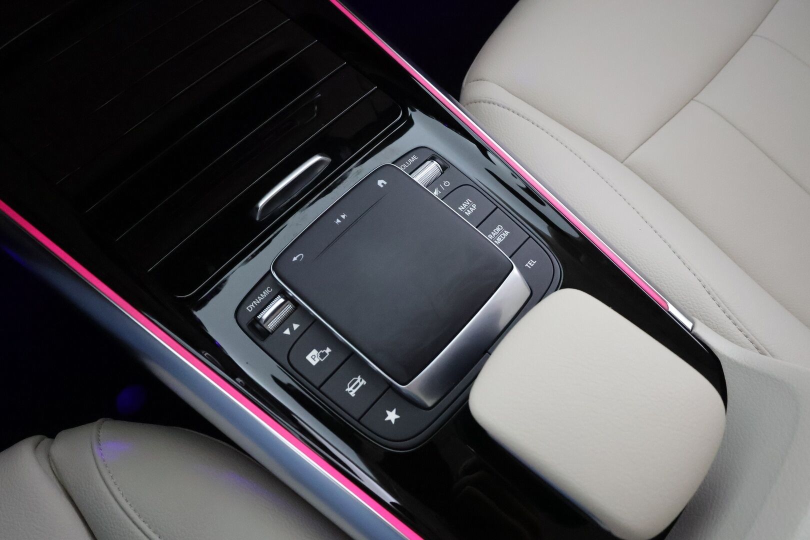 Mercedes-Benz EQA 2024 300 4MATIC Progressive Advanced Plus * Distronic+ / Widescreen / Lisälämmitin / 360-Kamera / Nahkaverhoilu / Apple&Android * - Akku kuntotarkastettu SoH 98,1% / 2x Lataus / Kahdet Renkaat