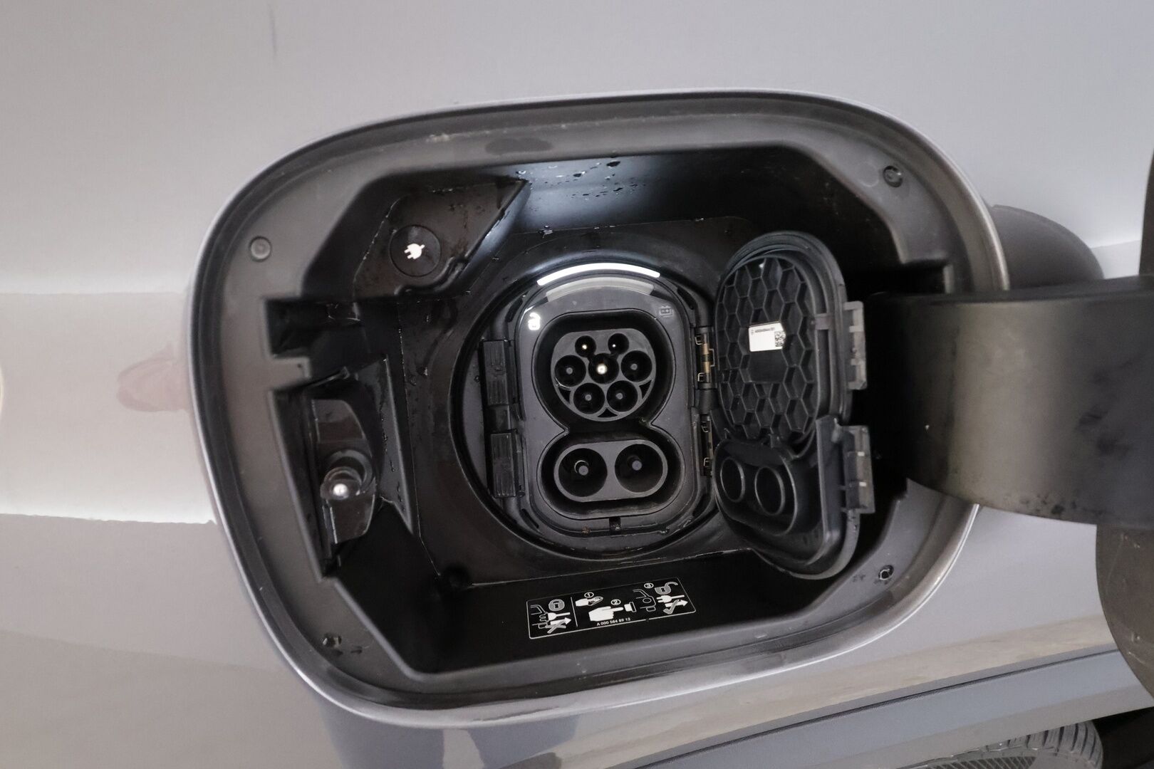 Mercedes-Benz EQA 2024 300 4MATIC Progressive Advanced Plus * Distronic+ / Widescreen / Lisälämmitin / 360-Kamera / Nahkaverhoilu / Apple&Android * - Akku kuntotarkastettu SoH 98,1% / 2x Lataus / Kahdet Renkaat