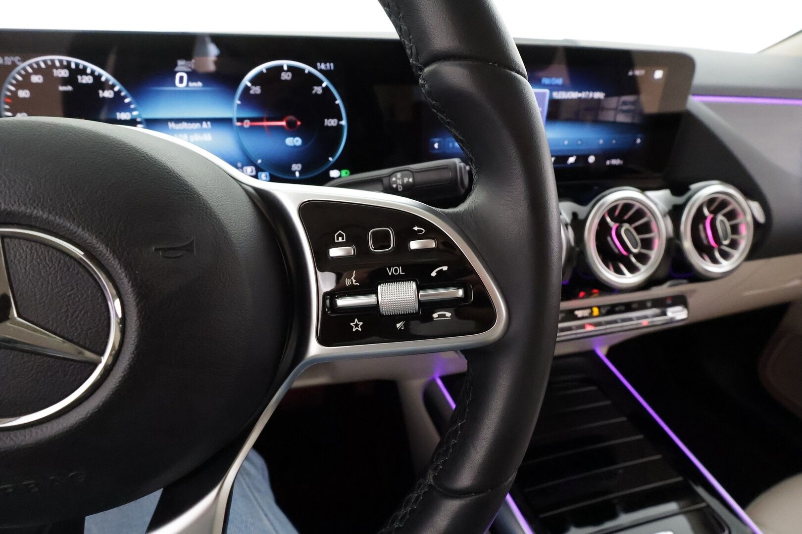 Mercedes-Benz EQA 2024 300 4MATIC Progressive Advanced Plus * Distronic+ / Widescreen / Lisälämmitin / 360-Kamera / Nahkaverhoilu / Apple&Android * - Akku kuntotarkastettu SoH 98,1% / 2x Lataus / Kahdet Renkaat