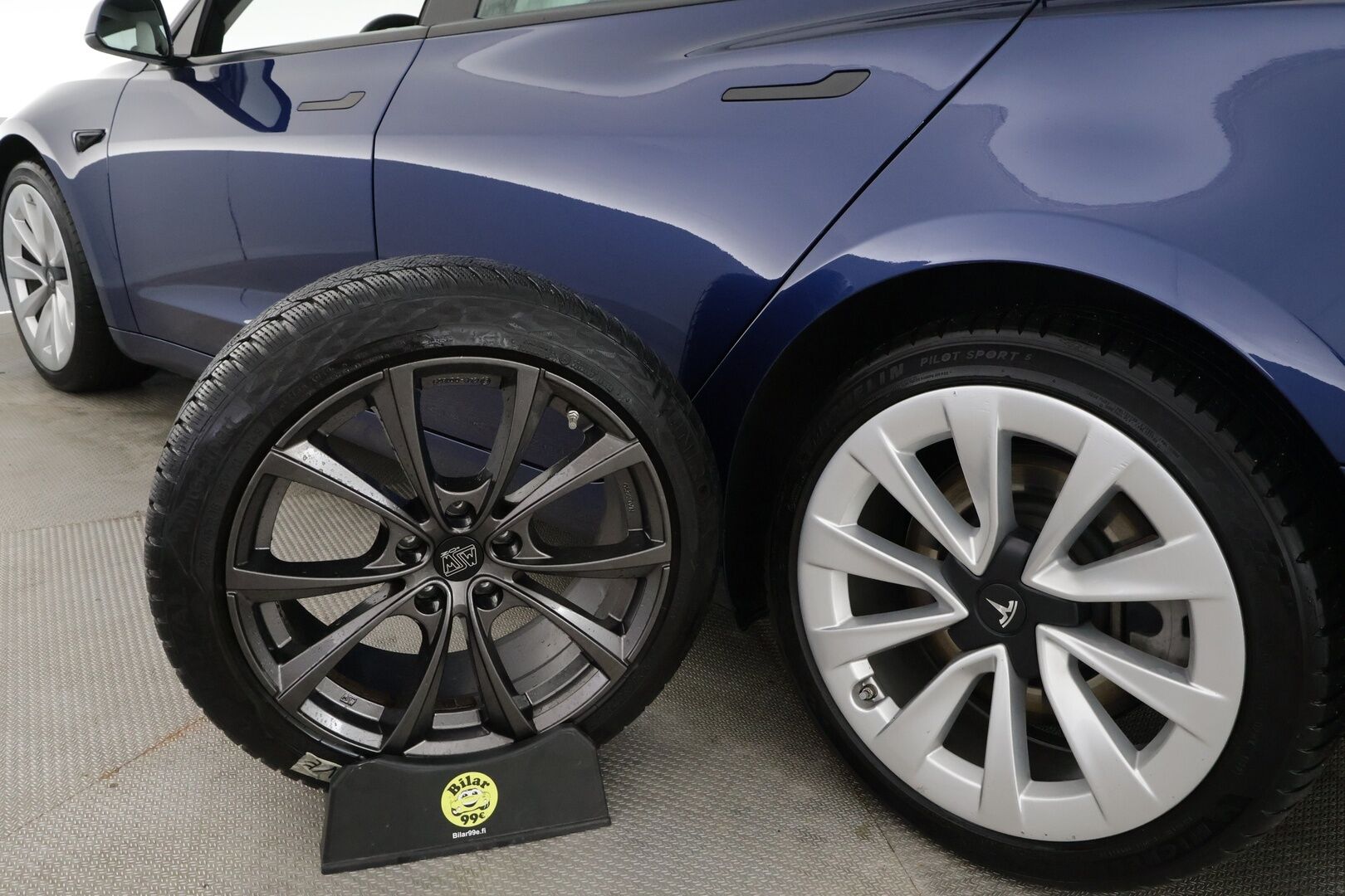 Tesla Model 3 2021 Long Range - | ACC | ILP | Koukku | Valkoiset nahat | Matrix | Premium Audio | Lasikatto | Muistipenkki | P.kamera | Lämm. ratti | 2x renkaat aluin | 