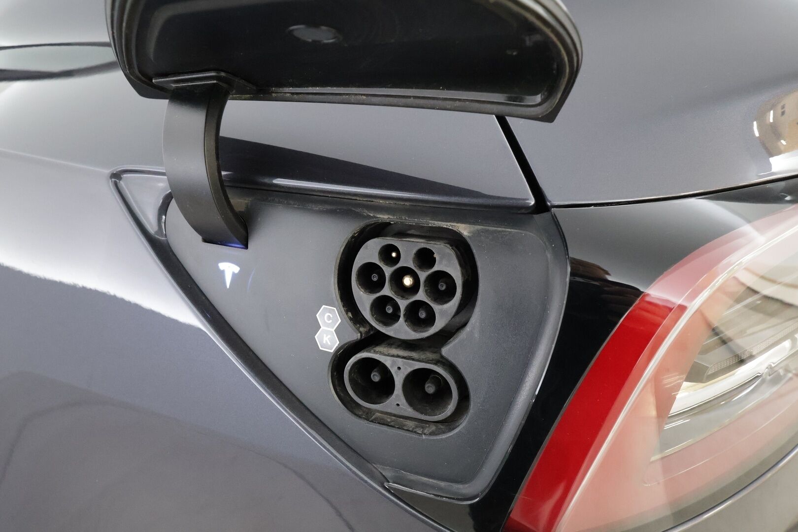 Tesla Model 3 2022 Standard Range Plus * Lasikatto / ILP / ACC / Matrix-LED / Muistipenkki / P.Kamera / Navi / Kaistavahti / Keyless * - 2x Latauskaapelit - HULLU BLACKWEEK KORKOTARJOUS 2,49%