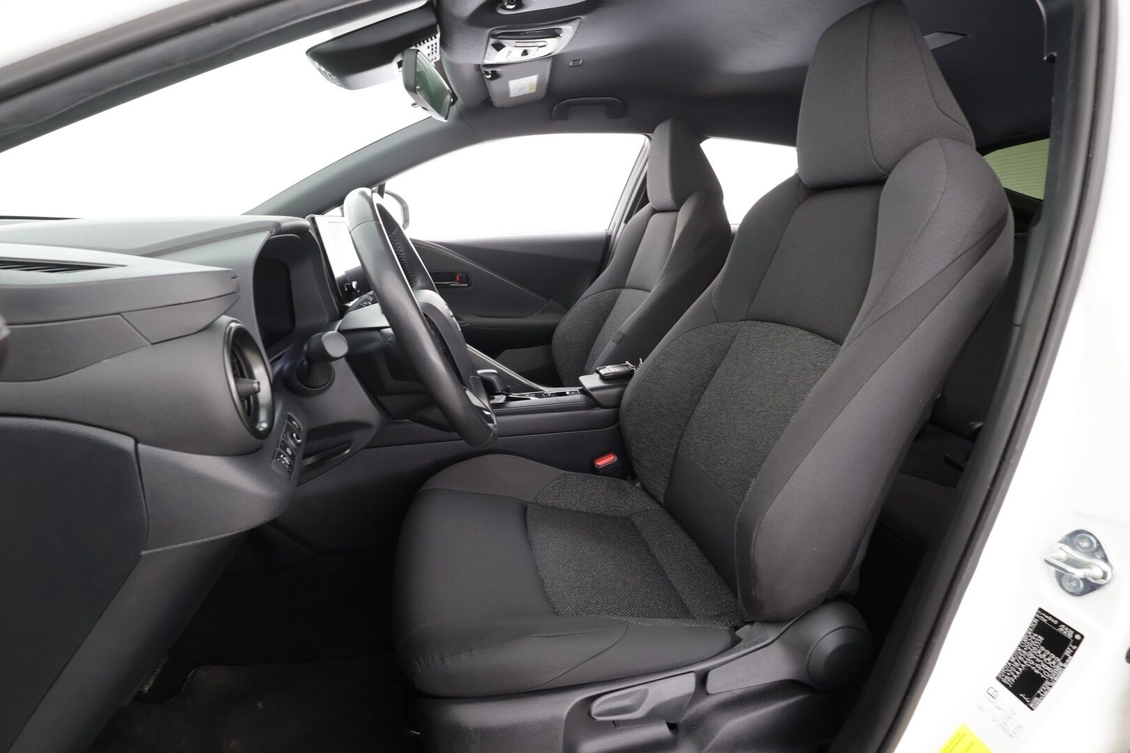 Toyota C-HR 2024 1,8 Hybrid Active * ACC / LED / P.Kamera / Kaistavahti / Katveavustin / Keyless / Digimittaristo * - 1-om Suomi-auto / Kahdet renkaat / Merkkihuollot - HULLUT BLACKWEEK JATKOT - KORKOTARJOUS 2,49%