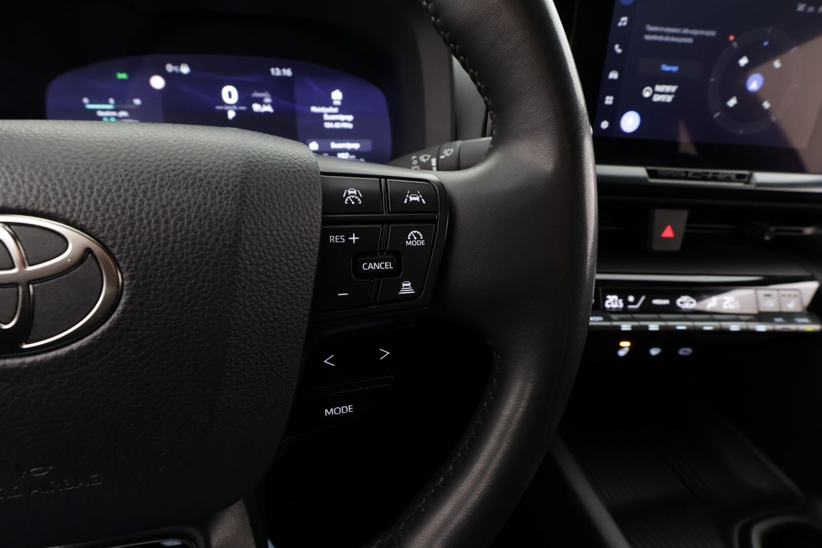 Toyota C-HR 2024 1,8 Hybrid Active * ACC / LED / P.Kamera / Kaistavahti / Katveavustin / Keyless / Digimittaristo * - 1-om Suomi-auto / Kahdet renkaat / Merkkihuollot