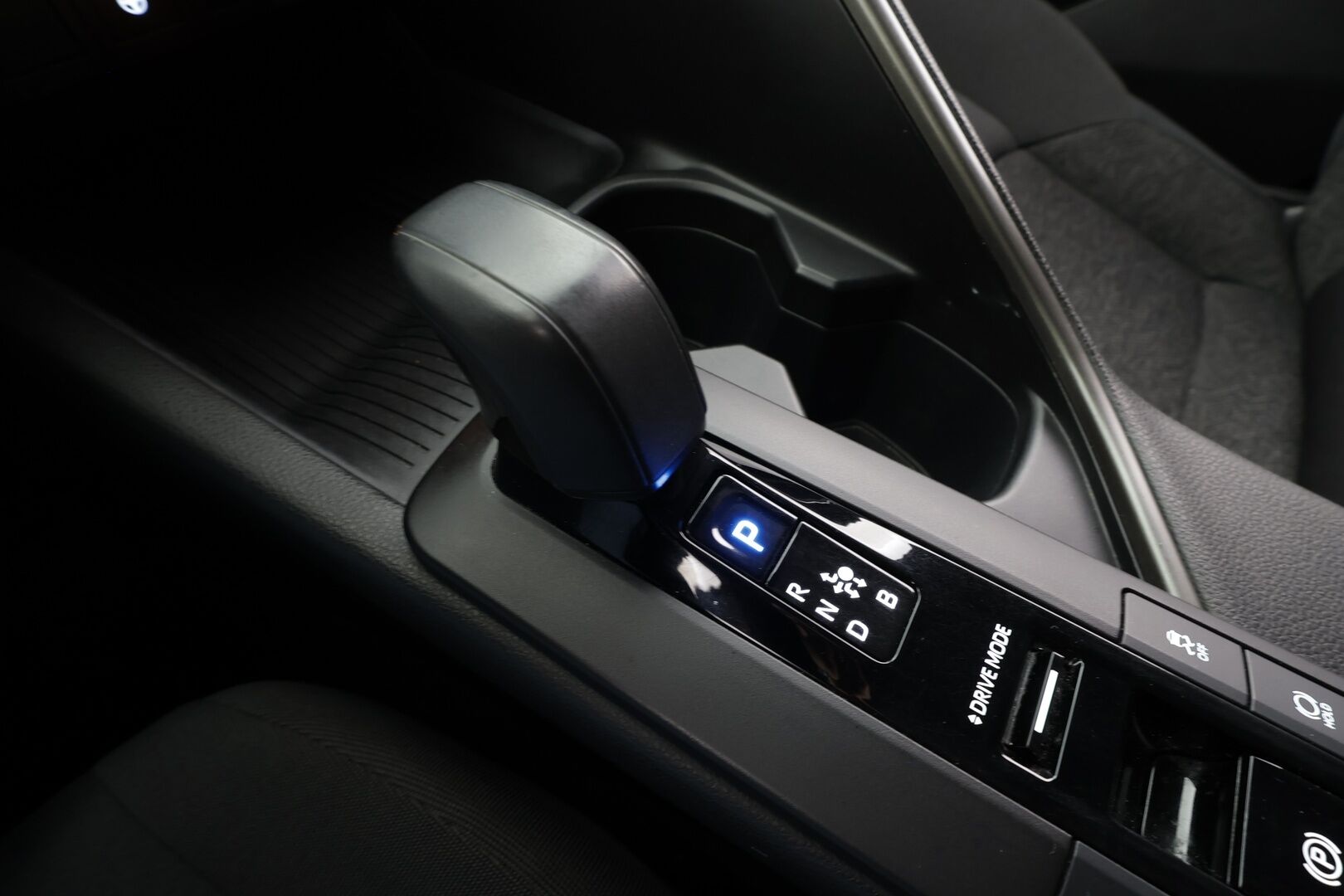 Toyota C-HR 2024 1,8 Hybrid Active * ACC / LED / P.Kamera / Kaistavahti / Katveavustin / Keyless / Digimittaristo * - 1-om Suomi-auto / Kahdet renkaat / Merkkihuollot - HULLUT BLACKWEEK JATKOT - KORKOTARJOUS 2,49%