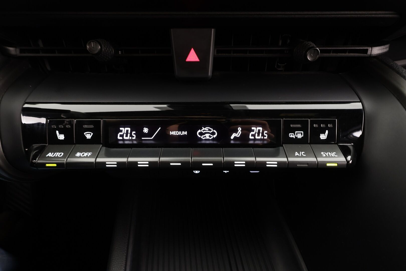 Toyota C-HR 2024 1,8 Hybrid Active * ACC / LED / P.Kamera / Kaistavahti / Katveavustin / Keyless / Digimittaristo * - 1-om Suomi-auto / Kahdet renkaat / Merkkihuollot