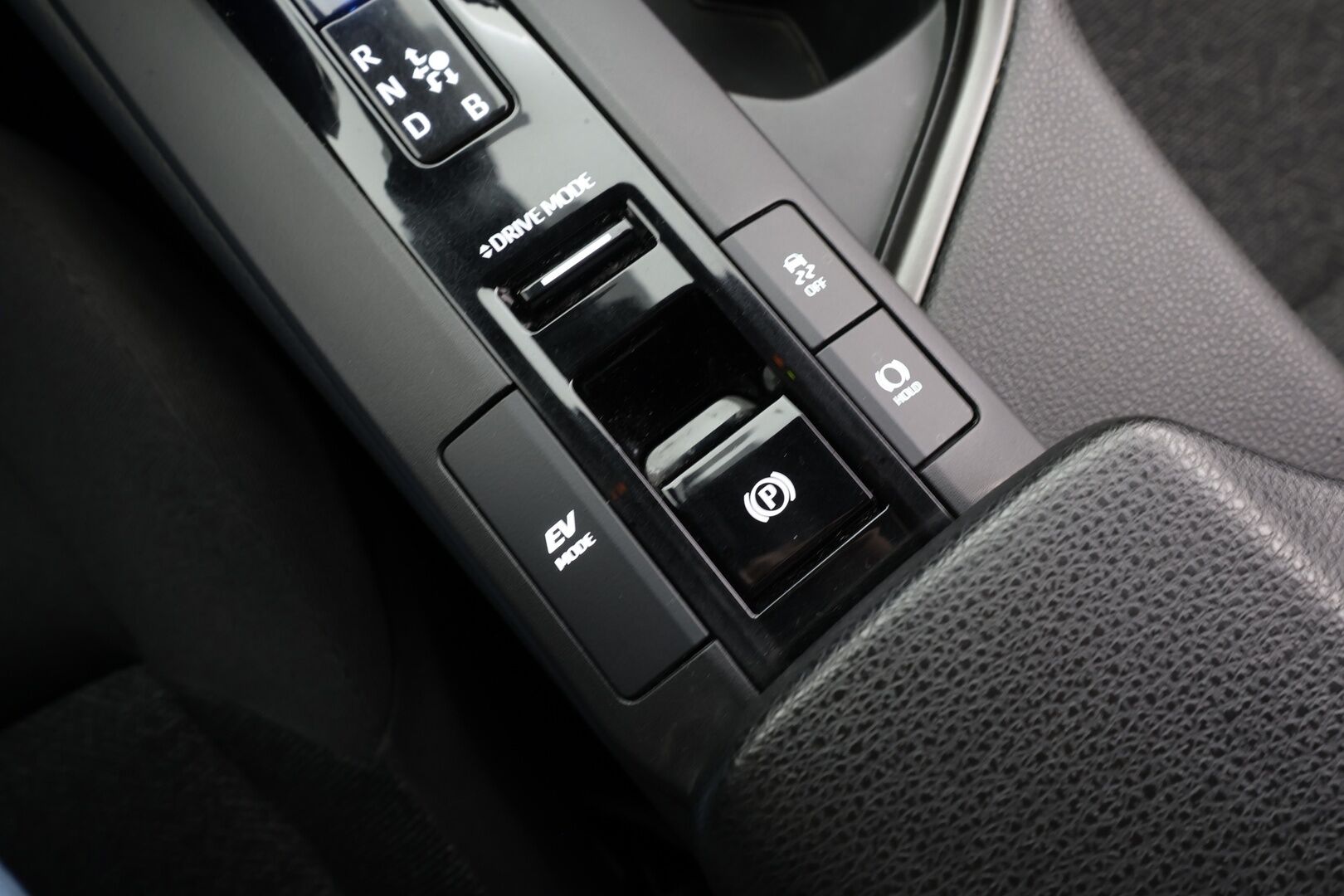 Toyota C-HR 2024 1,8 Hybrid Active * ACC / LED / P.Kamera / Kaistavahti / Katveavustin / Keyless / Digimittaristo * - 1-om Suomi-auto / Kahdet renkaat / Merkkihuollot - HULLUT BLACKWEEK JATKOT - KORKOTARJOUS 2,49%