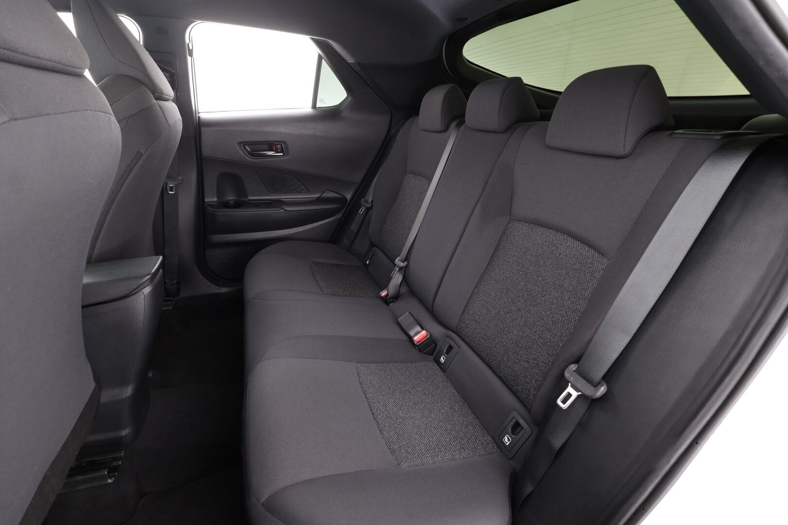 Toyota C-HR 2024 1,8 Hybrid Active * ACC / LED / P.Kamera / Kaistavahti / Katveavustin / Keyless / Digimittaristo * - 1-om Suomi-auto / Kahdet renkaat / Merkkihuollot