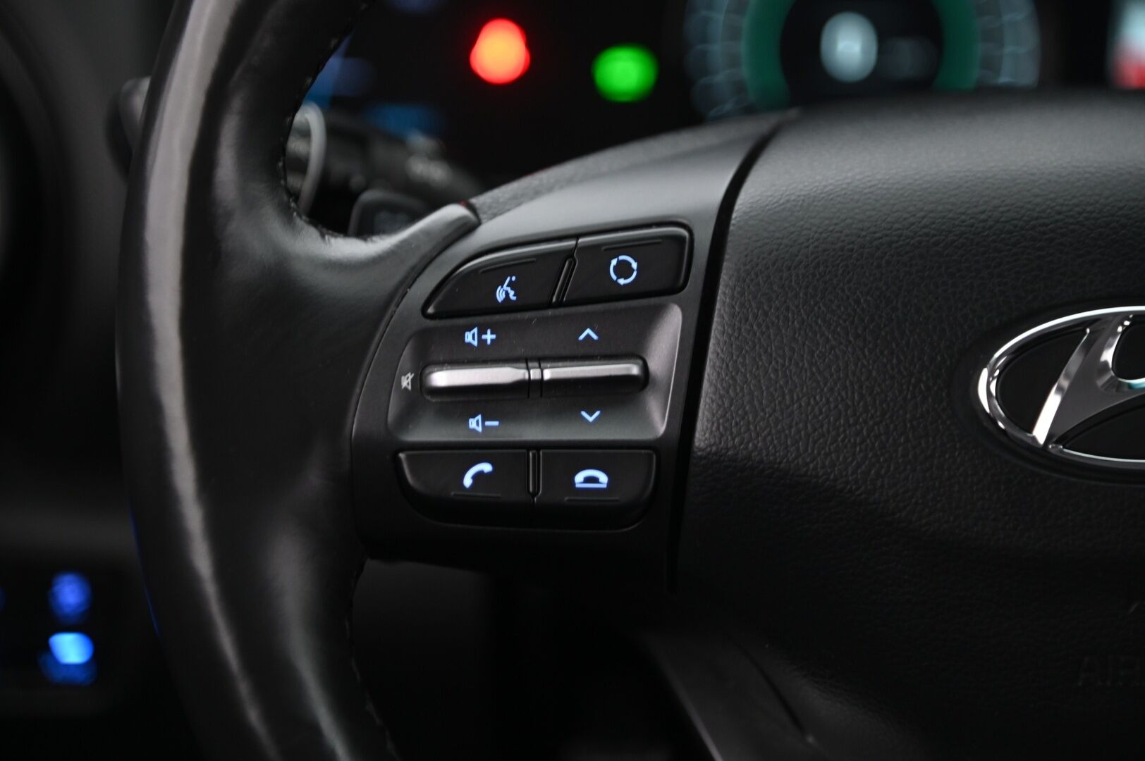 Hyundai KONA 2020 electric 64 kWh 204 hv Style*ILP / Krell / ACC / P.Kamera / Navi* - *Kahdet renkaat alumiinivanteilla! / Juuri saapunut!*