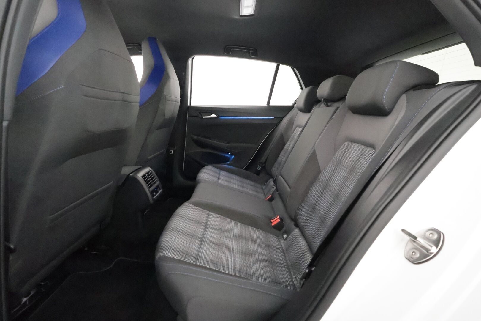 Volkswagen Golf 2021 GTE 180 kW (PHEV) DSG-automaatti **Adapt.Vakkari / Matrix-LED / P.Kamera / Navi / Kaistavahti / Digimittaristo** - Akku kuntotarkastettu / Apple&Android / 3-Alueinen AC / 1x Vanteet / 2x Renkaat