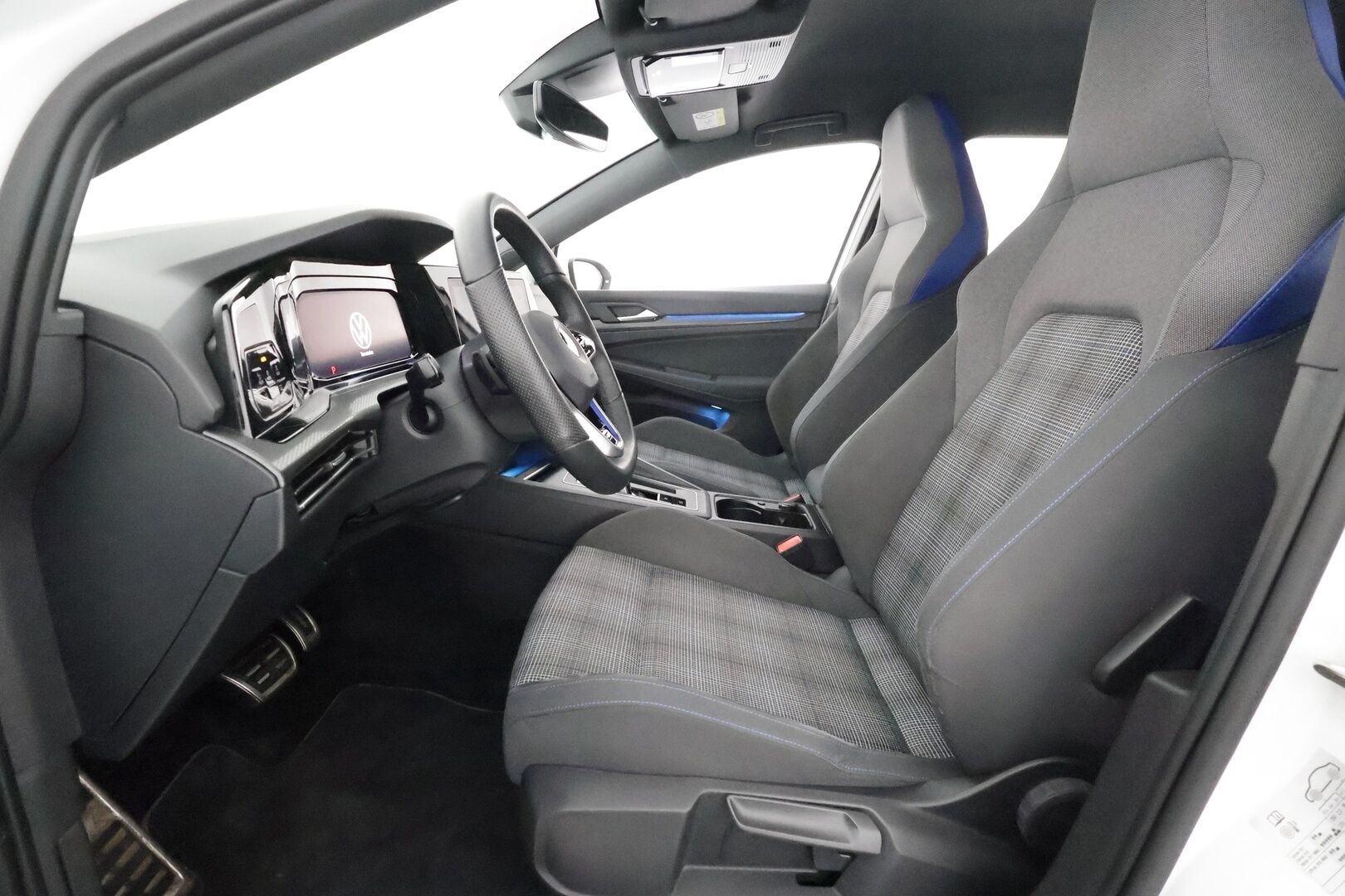 Volkswagen Golf 2021 GTE 180 kW (PHEV) DSG-automaatti **Adapt.Vakkari / Matrix-LED / P.Kamera / Navi / Kaistavahti / Digimittaristo** - Akku kuntotarkastettu / Apple&Android / 3-Alueinen AC / 1x Vanteet / 2x Renkaat