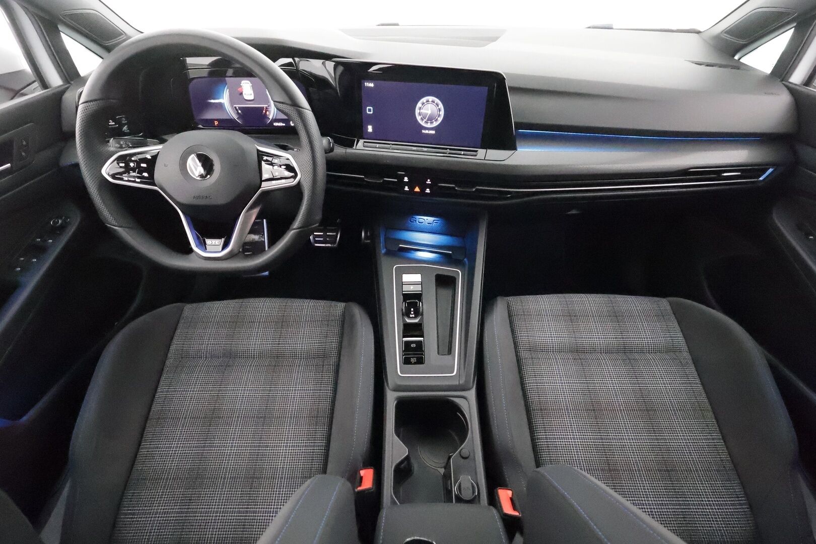 Volkswagen Golf 2021 GTE 180 kW (PHEV) DSG-automaatti **Adapt.Vakkari / Matrix-LED / P.Kamera / Navi / Kaistavahti / Digimittaristo** - Akku kuntotarkastettu / Apple&Android / 3-Alueinen AC / 1x Vanteet / 2x Renkaat