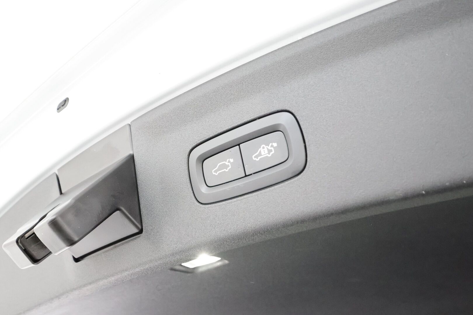 Polestar 2 2023 Long Range Dual Motor 300kW * Pilot&Plus / H&K / ILP / ACC / LED / Lasikatto / 360° / Sportpenkki Muistilla / Navi * - Akku kuntotarkastettu 95,3% / 2x Latauskaapelit - HULLU BLACKWEEK KORKOTARJOUS 2,49%