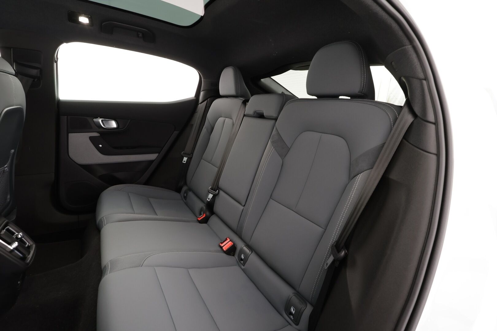 Polestar 2 2023 Long Range Dual Motor 300kW * Pilot&Plus / H&K / ILP / ACC / LED / Lasikatto / 360° / Sportpenkki Muistilla / Navi * - Akku kuntotarkastettu 95,3% / 2x Latauskaapelit - HULLU BLACKWEEK KORKOTARJOUS 2,49%