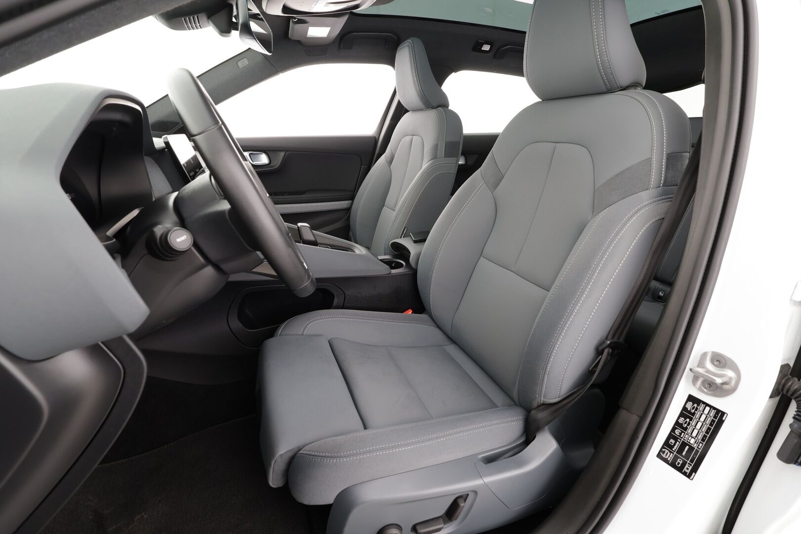 Polestar 2 2023 Long Range Dual Motor 300kW * Pilot&Plus / H&K / ILP / ACC / LED / Lasikatto / 360° / Sportpenkki Muistilla / Navi * - Akku kuntotarkastettu 95,3% / 2x Latauskaapelit - HULLU BLACKWEEK KORKOTARJOUS 2,49%