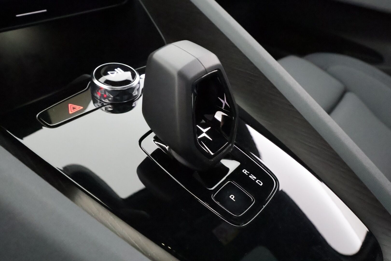 Polestar 2 2023 Long Range Dual Motor 300kW * Pilot&Plus / H&K / ILP / ACC / LED / Lasikatto / 360° / Sportpenkki Muistilla / Navi * - Akku kuntotarkastettu 95,3% / 2x Latauskaapelit - HULLU BLACKWEEK KORKOTARJOUS 2,49%