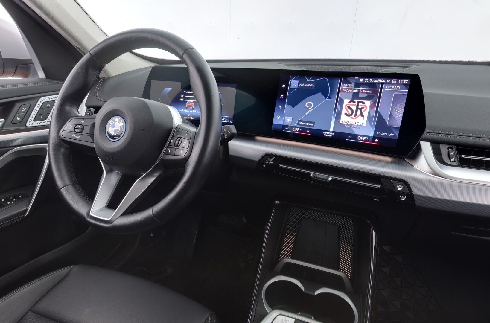 BMW X1 2024 xDrive25e xLine / Adapt. Vakkari / Koukku / Harman/Kardon / P-kamera / Adapt. Ledit / Muistipenkki / Comfort Access - 3,99% KORKOTARJOUS TÄHÄN AUTOON 21.9. ASTI - Tehtaan vetoukokku / 1-omisteinen / 2x BMW:n aluvanteet 