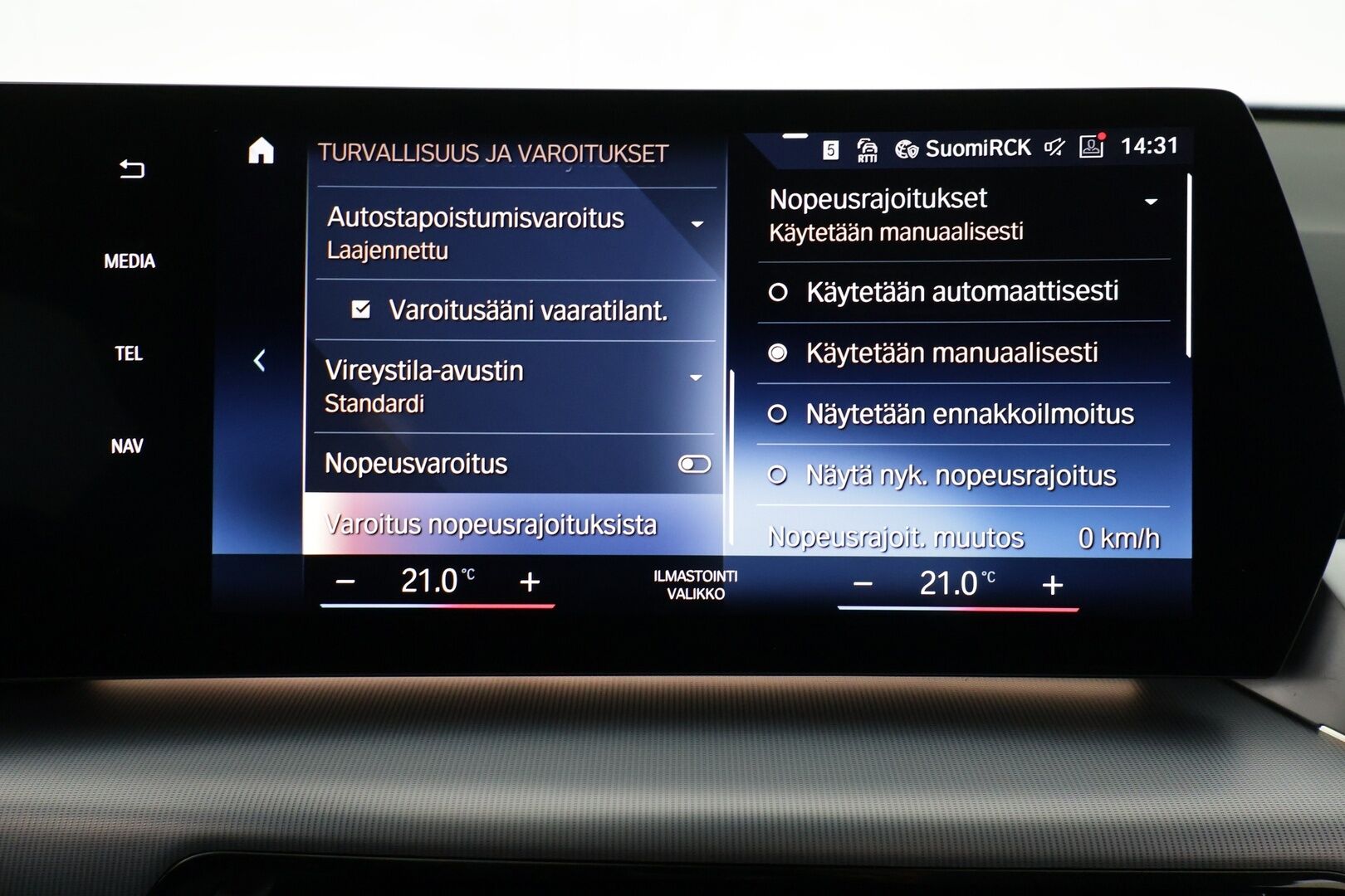 BMW X1 2024 xDrive25e xLine / Adapt. Vakkari / Koukku / Harman/Kardon / P-kamera / Adapt. Ledit / Muistipenkki / Comfort Access - 3,99% KORKOTARJOUS TÄHÄN AUTOON 21.9. ASTI - Tehtaan vetoukokku / 1-omisteinen / 2x BMW:n aluvanteet 