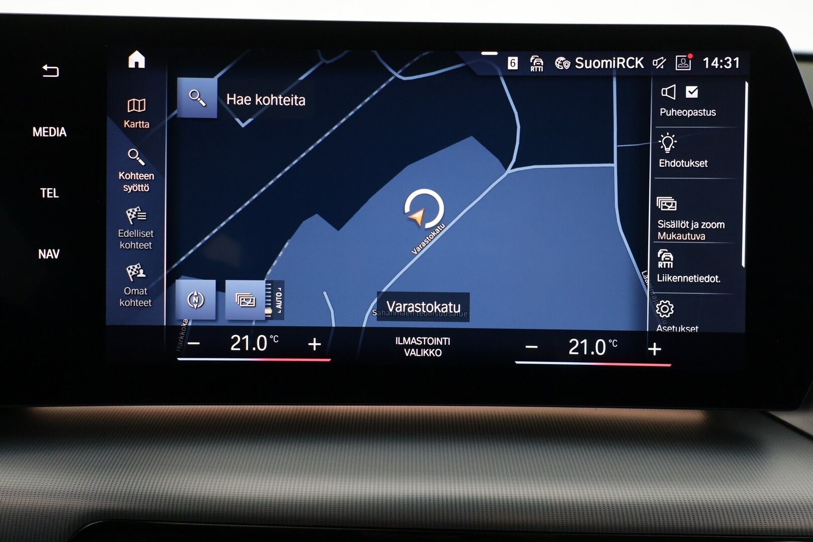 BMW X1 2024 xDrive25e xLine / Adapt. Vakkari / Koukku / Harman/Kardon / P-kamera / Adapt. Ledit / Muistipenkki / Comfort Access - 3,99% KORKOTARJOUS TÄHÄN AUTOON 21.9. ASTI - Tehtaan vetoukokku / 1-omisteinen / 2x BMW:n aluvanteet 