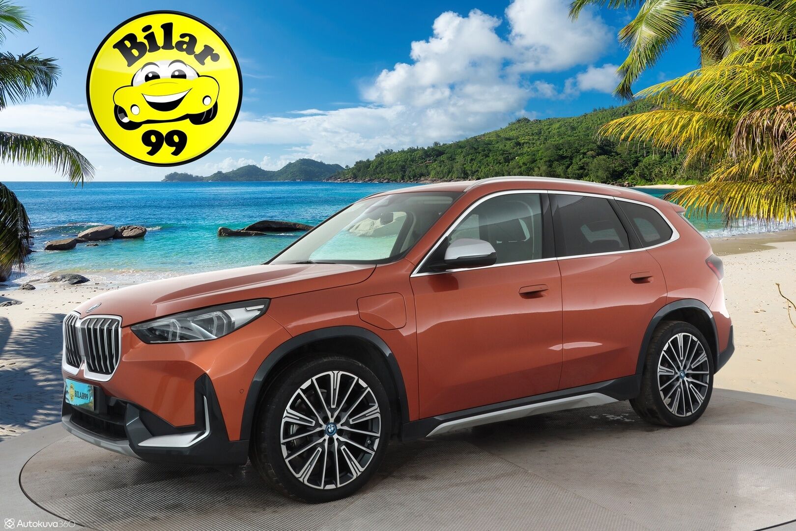 BMW X1 2024 xDrive25e xLine / Adapt. Vakkari / Koukku / Harman/Kardon / P-kamera / Adapt. Ledit / Muistipenkki / Comfort Access - 3,99% KORKOTARJOUS TÄHÄN AUTOON 21.9. ASTI - Tehtaan vetoukokku / 1-omisteinen / 2x BMW:n aluvanteet 