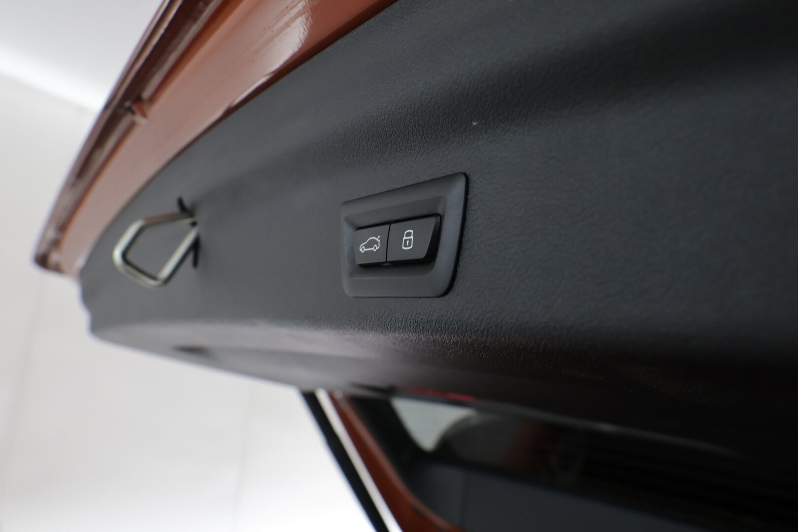 BMW X1 2024 xDrive25e xLine / Adapt. Vakkari / Koukku / Harman/Kardon / P-kamera / Adapt. Ledit / Muistipenkki / Comfort Access - 3,99% KORKOTARJOUS TÄHÄN AUTOON 21.9. ASTI - Tehtaan vetoukokku / 1-omisteinen / 2x BMW:n aluvanteet 