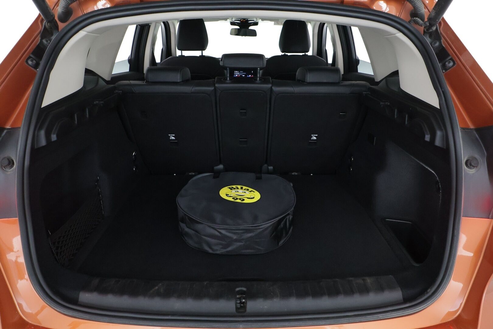 BMW X1 2024 xDrive25e xLine / Adapt. Vakkari / Koukku / Harman/Kardon / P-kamera / Adapt. Ledit / Muistipenkki / Comfort Access - 3,99% KORKOTARJOUS TÄHÄN AUTOON 21.9. ASTI - Tehtaan vetoukokku / 1-omisteinen / 2x BMW:n aluvanteet 