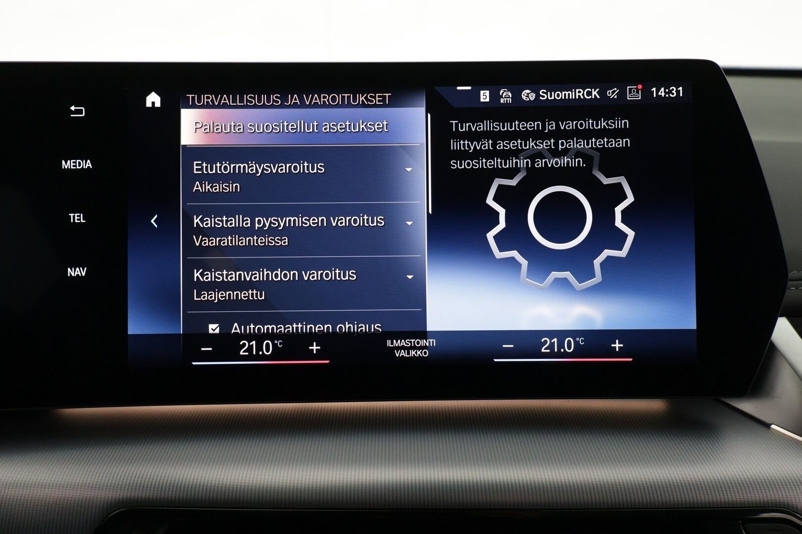 BMW X1 2024 xDrive25e xLine / Adapt. Vakkari / Koukku / Harman/Kardon / P-kamera / Adapt. Ledit / Muistipenkki / Comfort Access - 3,99% KORKOTARJOUS TÄHÄN AUTOON 21.9. ASTI - Tehtaan vetoukokku / 1-omisteinen / 2x BMW:n aluvanteet 