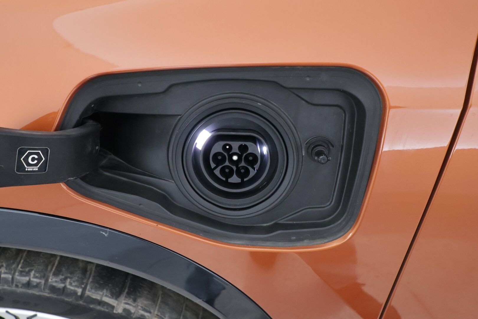 BMW X1 2024 xDrive25e xLine / Adapt. Vakkari / Koukku / Harman/Kardon / P-kamera / Adapt. Ledit / Muistipenkki / Comfort Access - 3,99% KORKOTARJOUS TÄHÄN AUTOON 21.9. ASTI - Tehtaan vetoukokku / 1-omisteinen / 2x BMW:n aluvanteet 