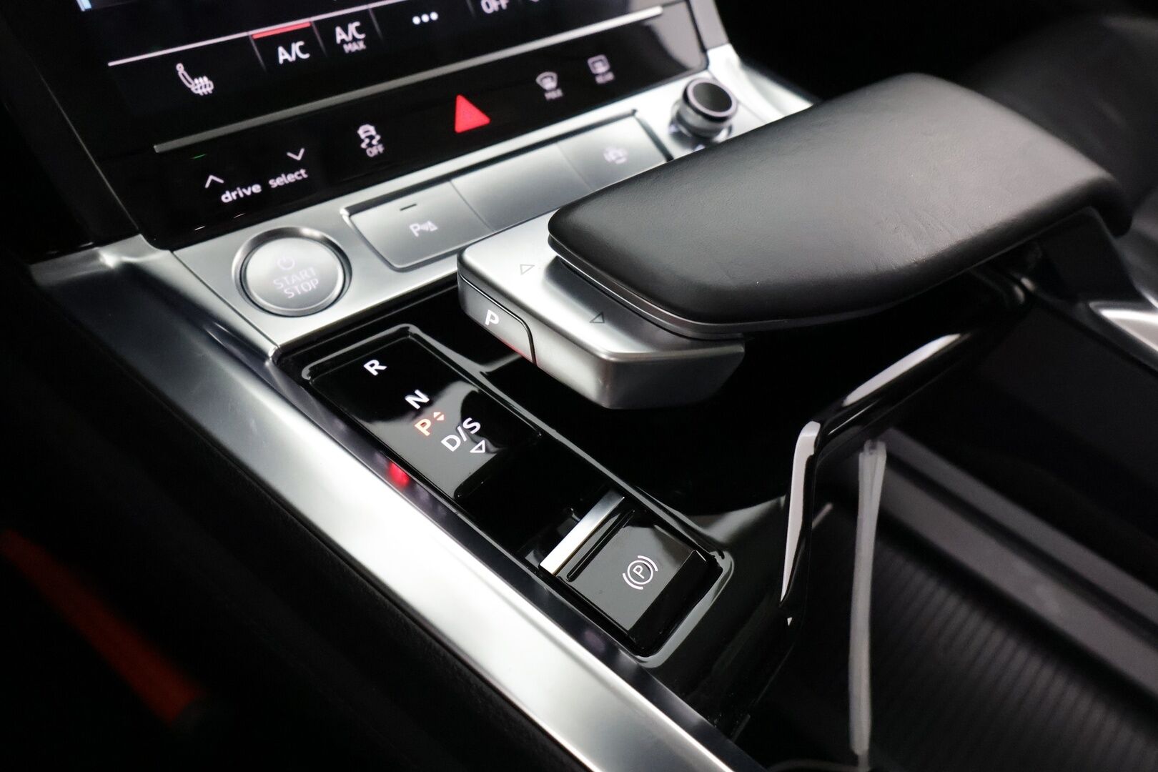 AUDI E-TRON 2020 50 Launch Edition plus 71 kWh - Adapt.vakkari / Koukku / P.tutkat / Navi / Nahkapelnkit / Tulossa toimipisteeseen!