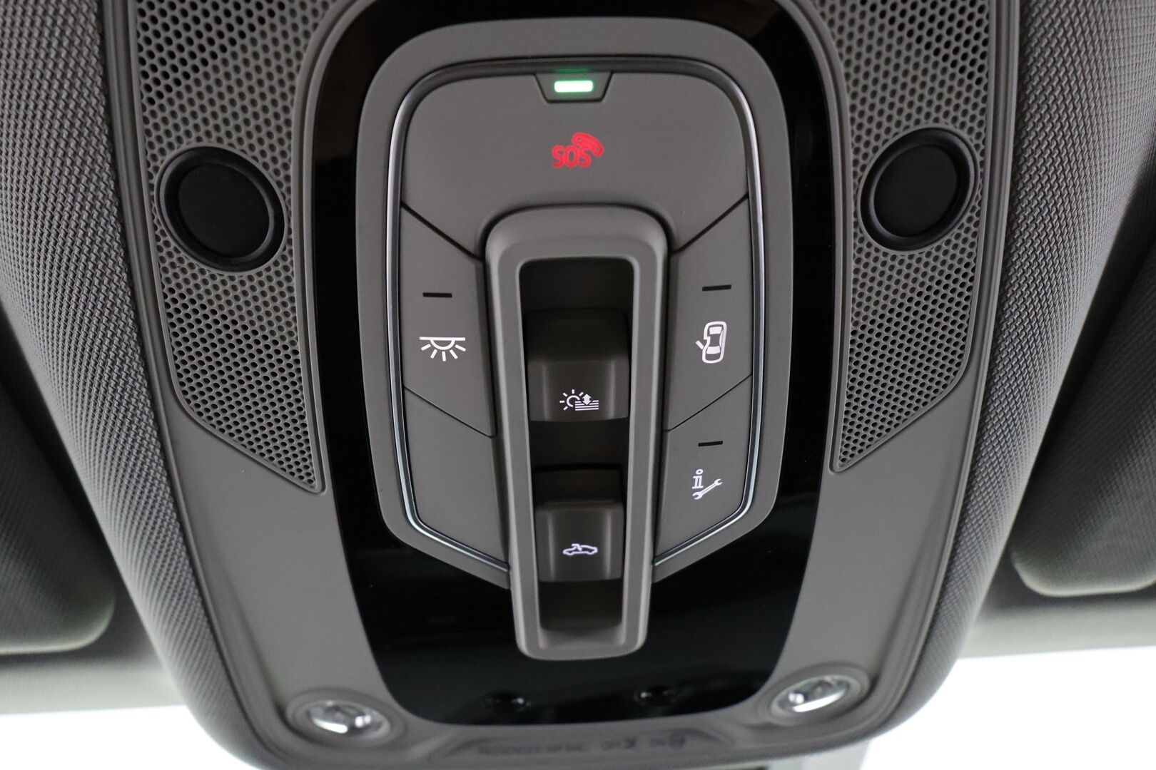 AUDI E-TRON 2020 50 Launch Edition plus 71 kWh *Adapt.vakkari / Koukku / P.tutkat / Navi / Nahkapenkit * - Uudet talvirenkaat / Merkkihuollettu / Siisti maalipinta *