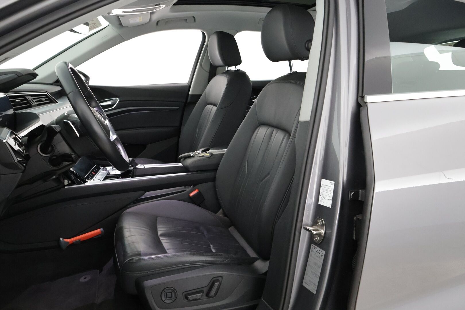 AUDI E-TRON 2020 50 Launch Edition plus 71 kWh *Adapt.vakkari / Koukku / P.tutkat / Navi / Nahkapenkit * - Uudet talvirenkaat / Merkkihuollettu / Siisti maalipinta *